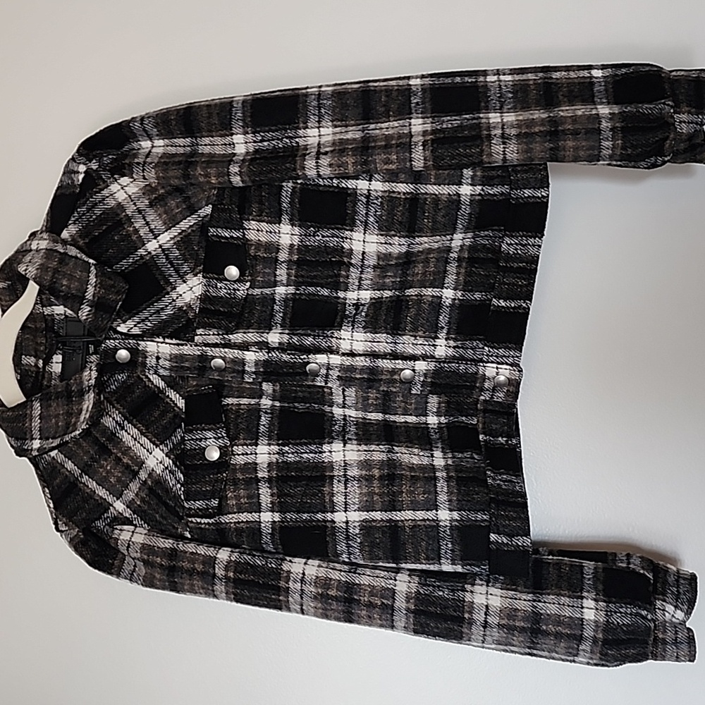 Blank NYC Cropped Flannel Shacket Size M Brand New With Tags!
